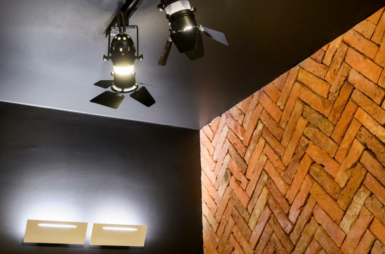 Split Industrial Design Rooms Rom bilde